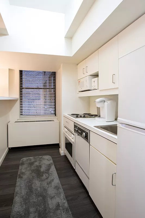 Kitchen - 426 E 6th St Apartments