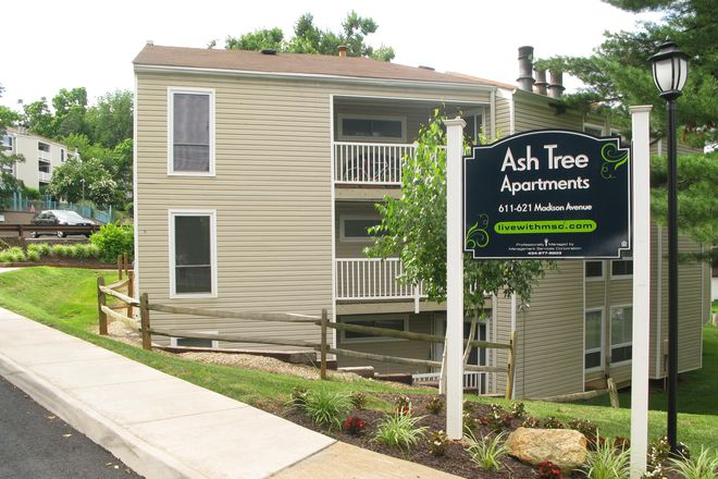 Community Sign - Ash Tree Apartments