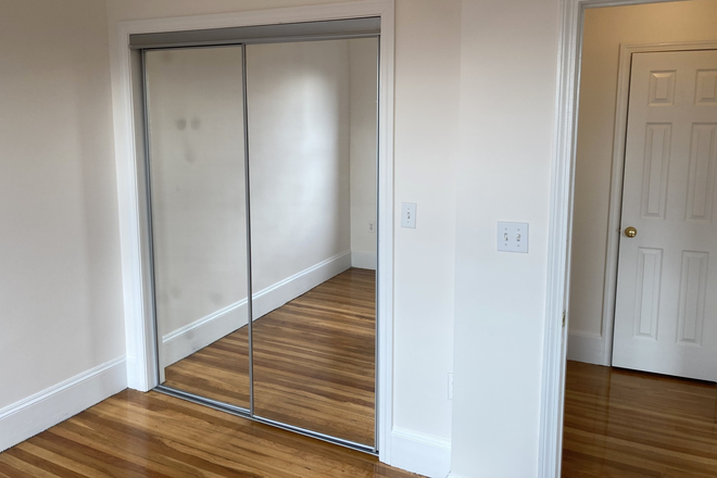 Bedroom - 2 Bedroom Apartment on Westland Ave - Available NOW - Close to Campus!