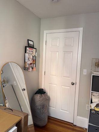 Living Space - 3 BEDROOM - HANOVER STREET, NORTH END APARTMENT! AVAILABLE!