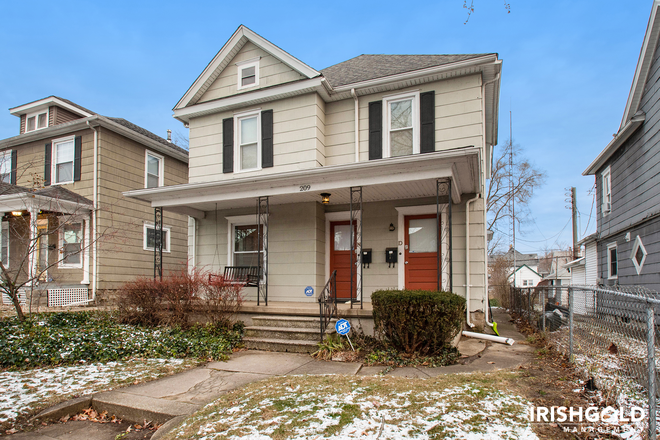 Front - 209 East Navarre Street Down House