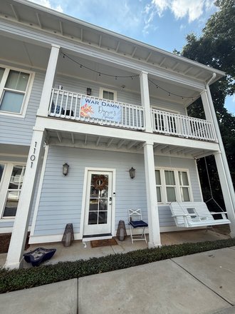 Front of the Apartment - Boulevard