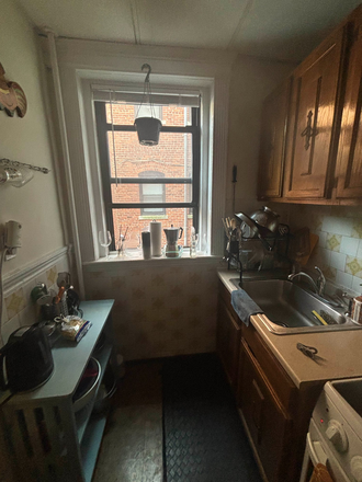 kitchen - 1961 Commonwealth Avenue Apartments