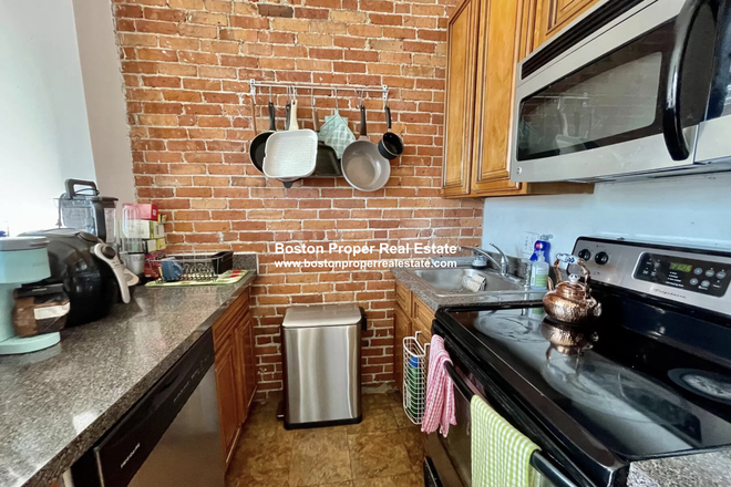 a - Biggie size Apartments