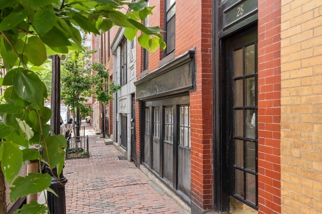 1 - Large 2 bed 2 bath with outdoor space 9/1 Apartments