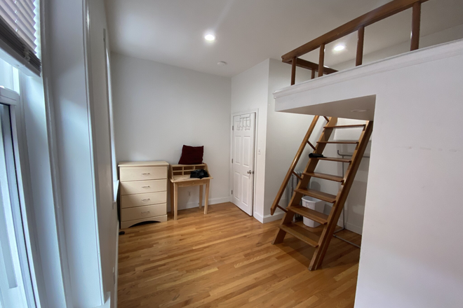 x - Aberdeen St 3 Bed Kenmore Condo