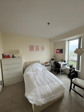 Bedroom - Summer sublet in HBS campus Apartments