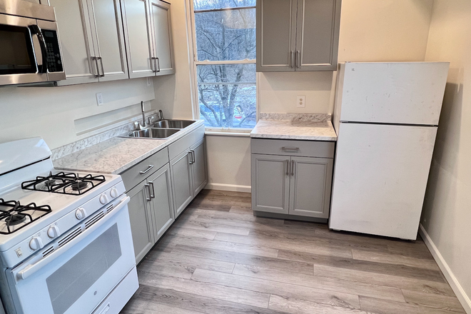 Kitchen - SPRING ROOM FOR RENT CLIFTON House