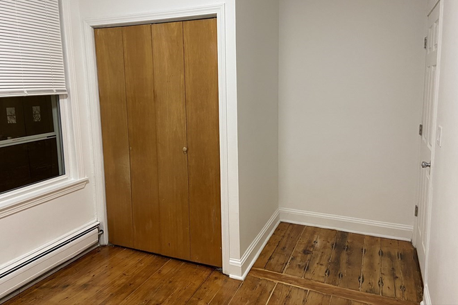 . - STUNNING 2 BED, HEATING INCLUDED, NO BROKER FEE!! Apartments