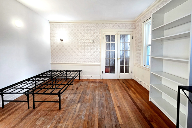 Bedroom - Available Now, No fee! Lg private room for rent, 5' walk to BC and T station to downtown House