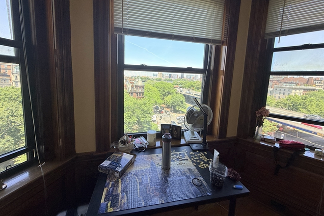 Call NOW for showings! 617-236-8600 - COMM AVE - *NO FEE* SPLIT 1BR FOR 2 PPL IN BRAEMORE CONDOS *AVAIL NOW* W/ ROOF DECK, LNDRY IN BLDNG