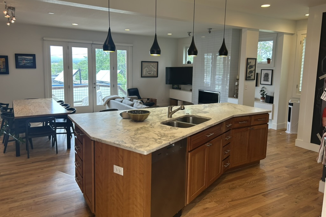Great Room - Large Modern Furnished Duplex with Mountain Views (for Winter and Spring Visitors)