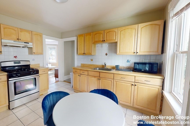 kitchen - Renovated 3 bed in great location walking distance to JFK T Stop (R) (No Brokers Fee) Apartments