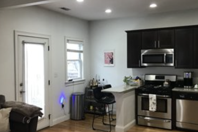 living - RENOVATED 3 BED AVAILABLE 9/1/26, NO BROKER FEE! Apartments