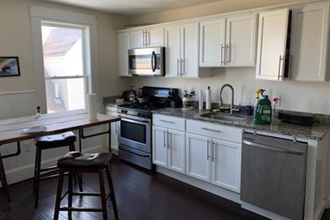 . - Spacious 4Bed 2Ba AVAILABLE 6/1 Apartments