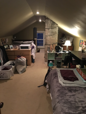 Room 2 - Must See - Second story, 3 bedroom! Super close to campus, restaurants, & fun. Duplex