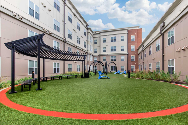 Courtyards - 4BR/4BA Aerial Apartments