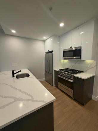 Call NOW for showings! 617-236-8600 - NEWBURY ST EXT - *NO FEE* LUXE 2BR/1BA IN KENMORE *AVAIL NOW* W/ A/C, DW, IN UNIT LNDRY, BAY WINDOWS Apartments