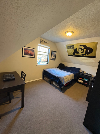 Bedroom - 808 18th St Upstairs Bedroom Sublet