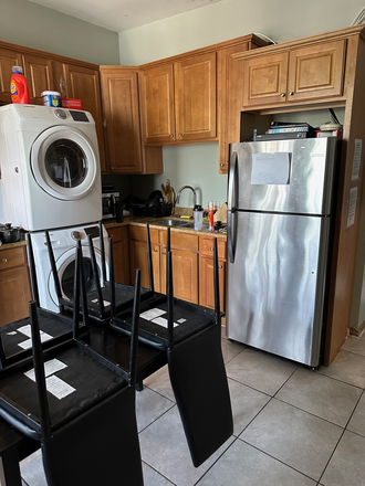 Kitchen - Room for Sublease - Close to Campus Apartments