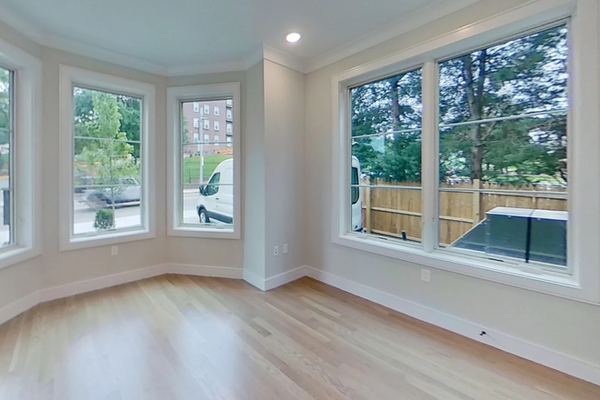 . - 2BR/1BA Brighton - W/D in Unit, Balcony, Elevator, Near Green Line Apartments