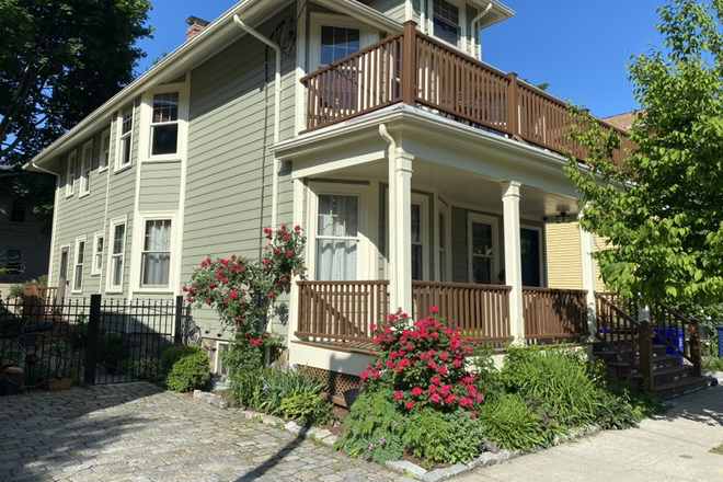 18 KINGSBORO - Beautiful 2Br Apt.