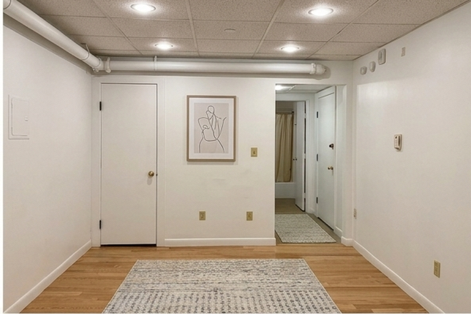 STUDIO - NO BROKER FEE - UNFURNISHED BACK BAY STUDIO AT 405 BEACON STREET AVAILABLE NOW Apartments