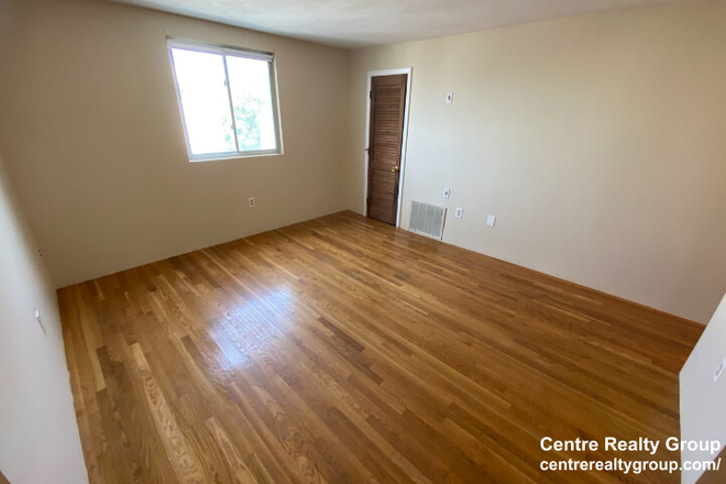 - - No Broker Fee!! Short Commute/Drive to Campus! 2 bed w/ Modern Kitchen & Laundry in Building Apartments