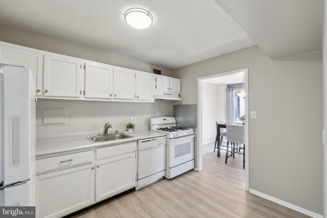 Kitchen - Looking for roommate 2 bed 2 bath condo close to campus