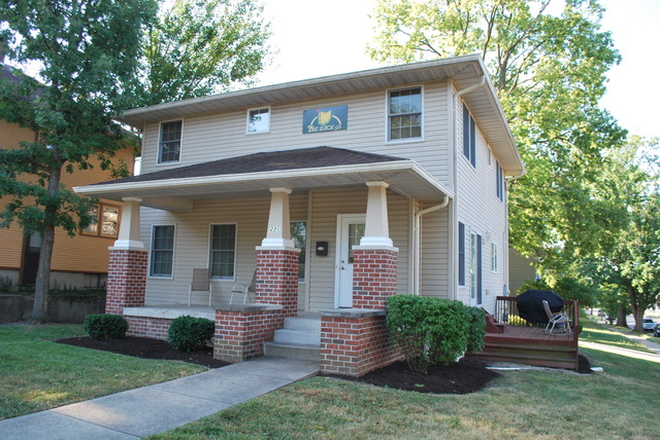 Outside Street View - "Back 9's"-4 Bedroom/4 Bathroom Private Home