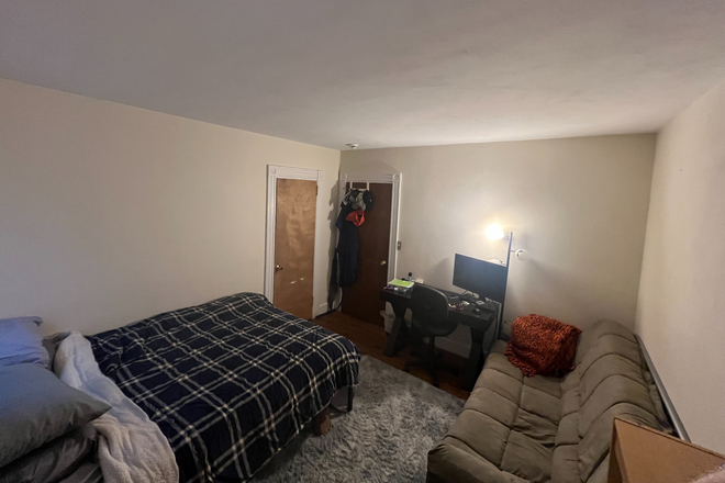 Bedroom - NEAR CAMPUS: Spacious, Private Room in a 5 bed/2 bath shared house - mid 20s-30s preferred