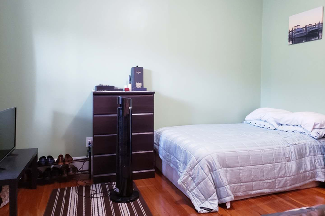 Room - Private room with private bathroom for rent