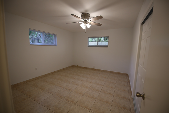 Bedroom #2 - Desirable Coconut Grove apt. Close to Campus.