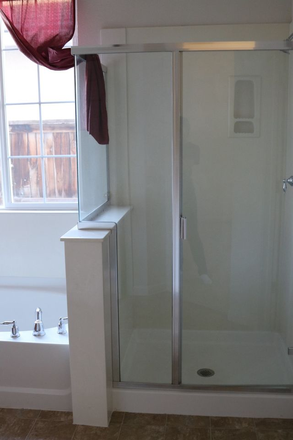 bathroom - bellevue ranch house with multiple rooms available, near cat tracks $350/$500