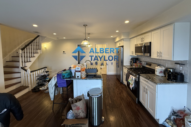Kitchen - Renovated TOP-FLOOR 5 Bed for $8,250!! Apartments