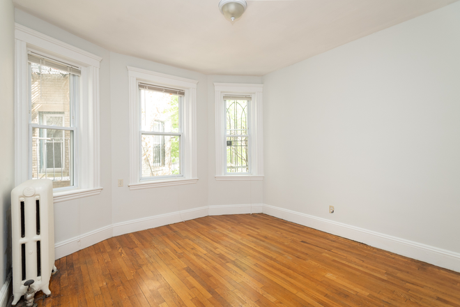 1 - NO broker fee + 1 Mo free - Bright NEU Studio w/ Heat & Hot Water Included