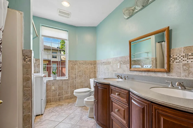 2nd floor full bath - 6 bedroom, 4 bath home with lots of light