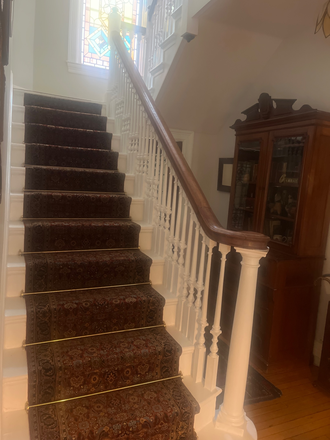 Room available in Victorian Home ! - Sunny Room close to Campus House