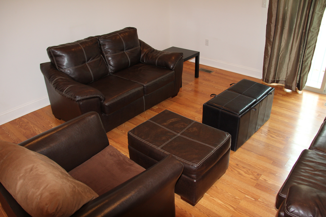 Living Room - 3-bedroom fully furnished bi-level apartment - newer construction just two blocks from Temple
