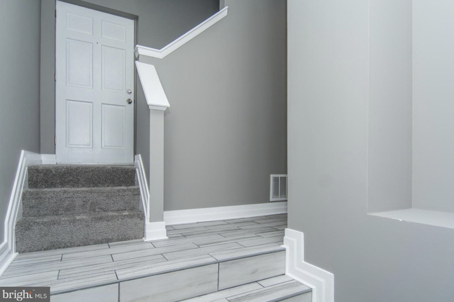 Photo - Beautiful 2bed, 2bath townhome (gate garage parking!) conveniently located in Mount Vern