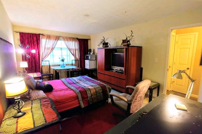 Fully furnished large bedroom, closet, private bath - 1: Furnished B/R w/Private Bath & Office/Break Area.Owner-occupied home. N.Decatur Rd. 8 mi. from