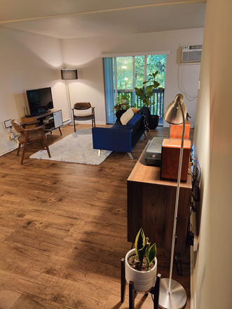 Living Room - University Crossing - Happy Hollow Apartments
