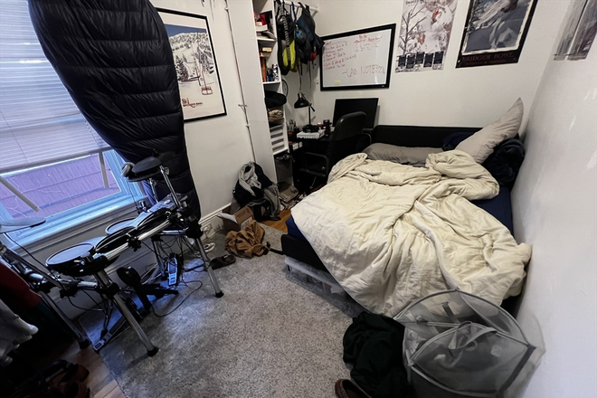 Sample Bedroom #3 - Cheap 5 Bed 2 Bath on Cherokee! Laundry!!