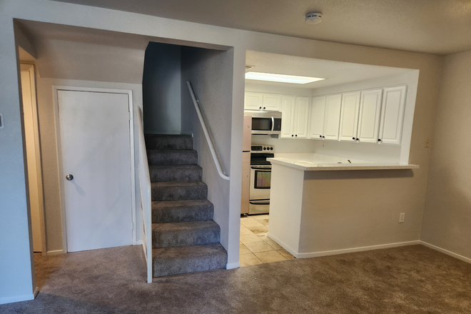 Downstairs - Stunning 2BD/2.5BTH Dual Primary Bedrooms in The Venetian (~1mi from UCSD)