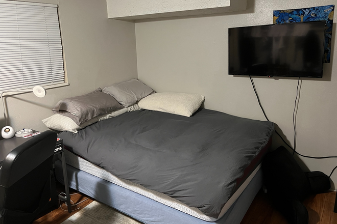 Bedroom, fully furnished - University Townhomes