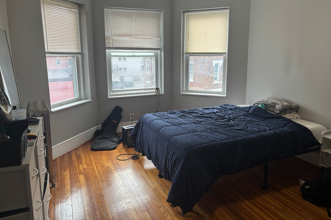 Bedroom - 5 bed 2 bath Apartment Room Summer Sublet - $1200/m + Utilities + $300 fee