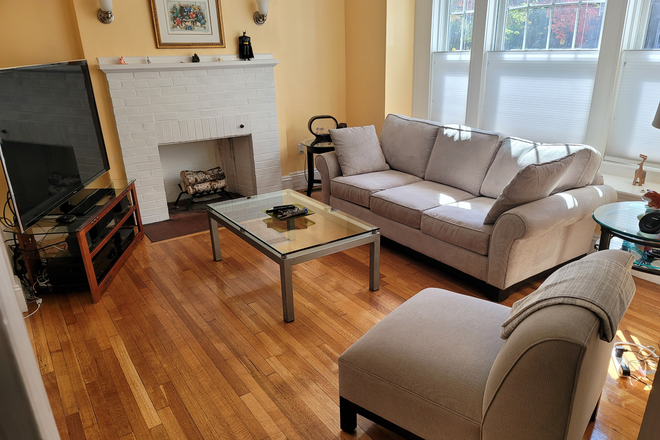 1 - Beautiful 3Br Unit, All Modern Amenities, Classic Charm, Laundry in Unit. Rental