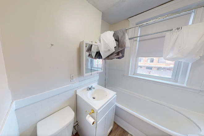 Bath - Fenway Studio Boylston St Apartments