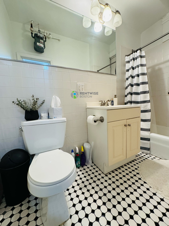 . - SEPT 2026 – Fenway Studio & 1 Bed on Hemenway St | Steps to Berklee & BoCo | H/HW Included | No Fee Apartments