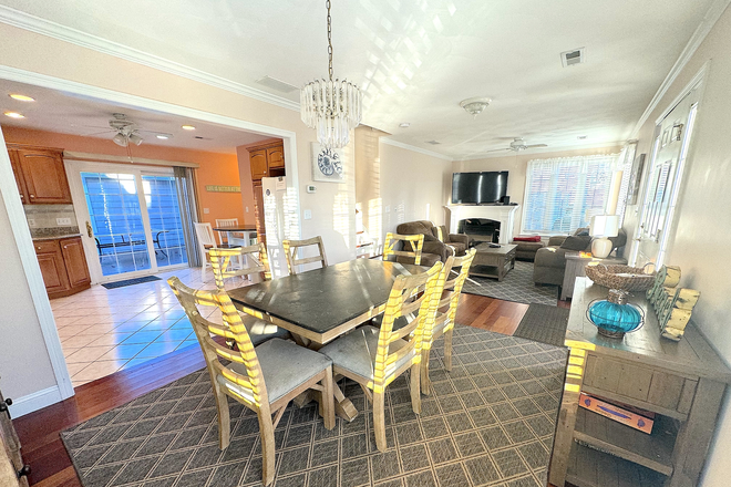 Dining room, living room, kitchen view - Spring 2026 Semester Available for groups of 3-4 with option for 26/27 full academic year. House
